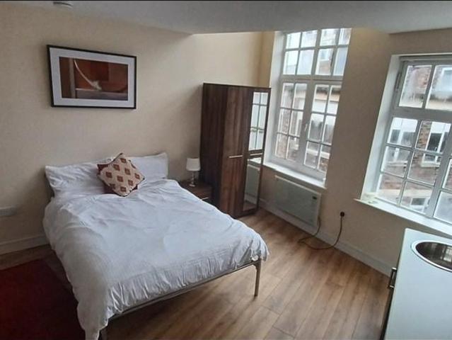 Percy St, Stoke On Trent, ST1 Studio to rent £560 pcm £129 pw