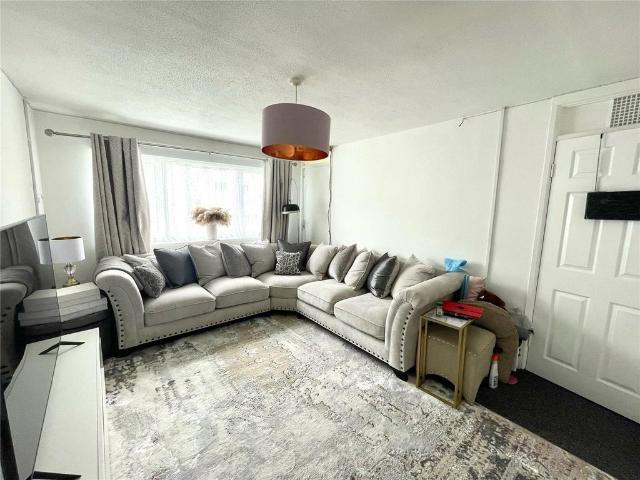 Peregrine Close, Haverfordwest. 2 bed flat to rent £695 pcm £160 pw