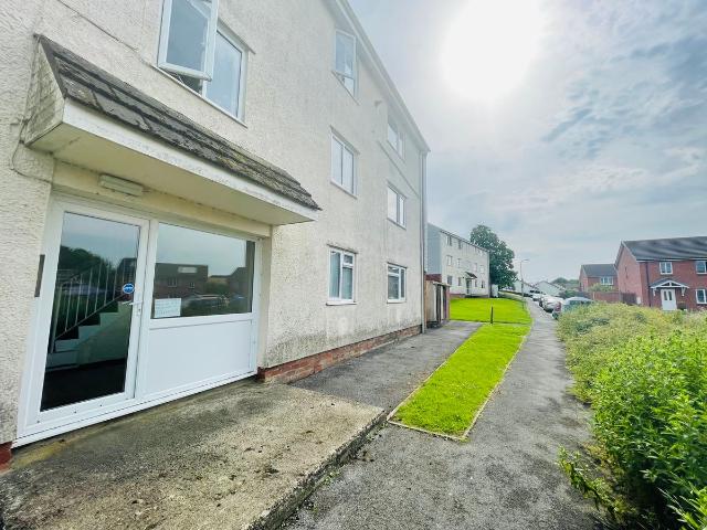 Peregrine Close, Haverfordwest SA61, 2 bed flat to rent, £650 pcm | PrimeLocation