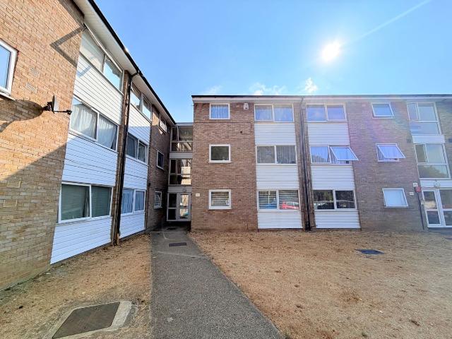 Peregrine Close, Watford WD25, 2 bed flat to rent, £1,400 pcm | PrimeLocation