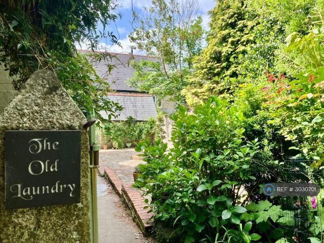 Peregrine Hall, Lostwithiel, PL22 3 bed semi detached house to rent £1,650 pcm £381 pw