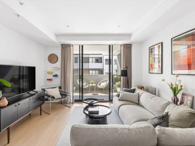 Perfect north facing living / house like floorplan