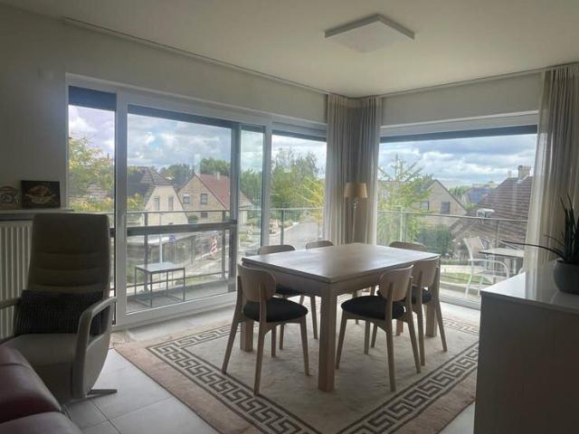 Perfect onderhouden en afgewerkt 2 slaapkamerappartement.