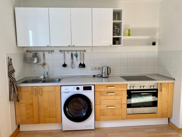 Perfect all inclusive studio in central Munich, Munchen Amsterdam Apartments for Rent