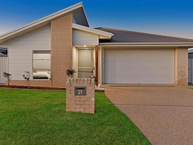 Perfect Beachside Living in Sought After Seawide Estate