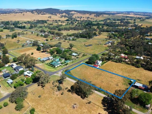 PERFECT BLANK CANVAS TO BUILD YOUR DREAM HOME IN LYNDHURST
