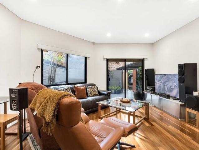Perfect City Fringe Lifestyle – Stylish 2 Bedroom Ground Floor Apartment