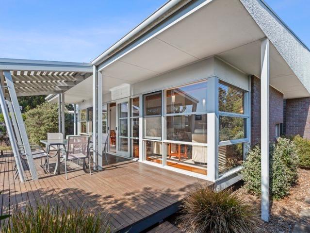 Perfect Coastal Home in Prime Position!
