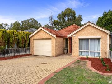 PERFECT CONVENIENT LIVING IN A BRILLIANT LOCATION!