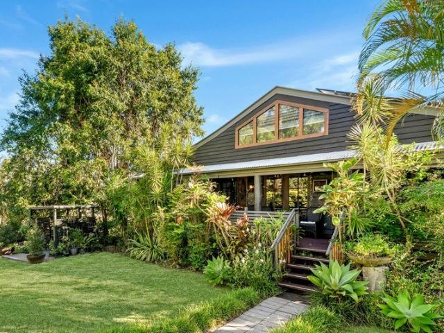PERFECT DUAL LIVING IN PRIME DOONAN LOCATION