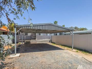 Northern Territory - Garden, Parking, Equipped kitchen