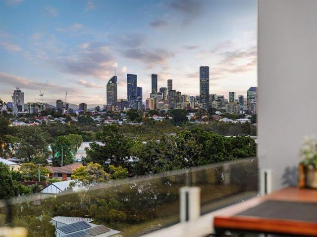 Perfect downsize or 1st home & Low body corporate!