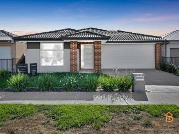 Perfect Ex Display Home for Sale in the Heart of Rockbank