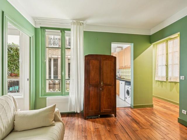 Perfect Elegant Ground Floor Apartment on Rue Général Négrier – Paris 7th Arrondissementt loft with nice city view, Paris Amsterdam Apartments for Rent