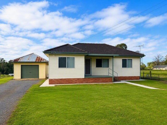 Perfect Family Haven: Secure 4 Bedroom Home on 4 Acres