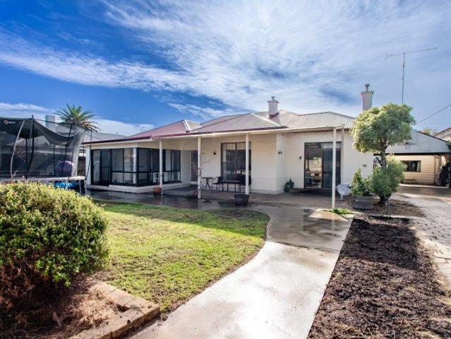 Perfect Family Home or Investment Town Centre Location 910m2