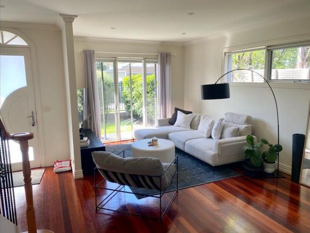 PERFECT FAMILY HOME BY DENDY PARK | Besser+Co