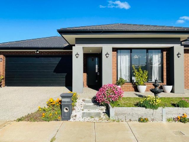 Perfect Family Home. Close to Tarneit Train Station!