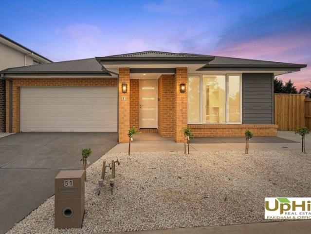 Perfect Family Home in Officer Fields Estate. !