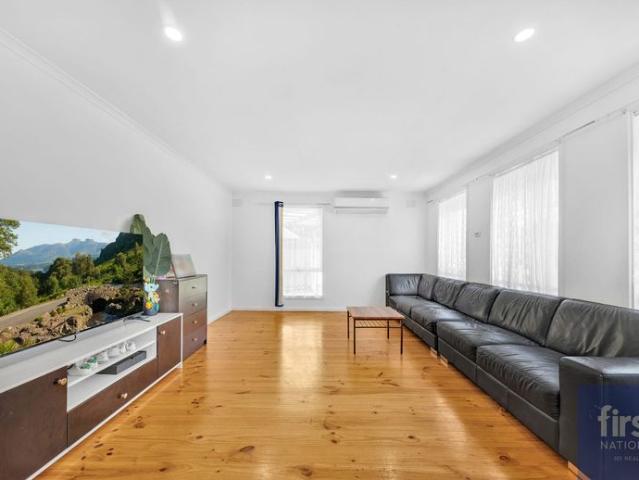 ! PERFECT FAMILY HOME LOCATED OPPOSITE TO HOPPERS CROSSING SECONDARY COLLEGE TRANSPORT AND WERRIBEE SHOPPING PLAZA !