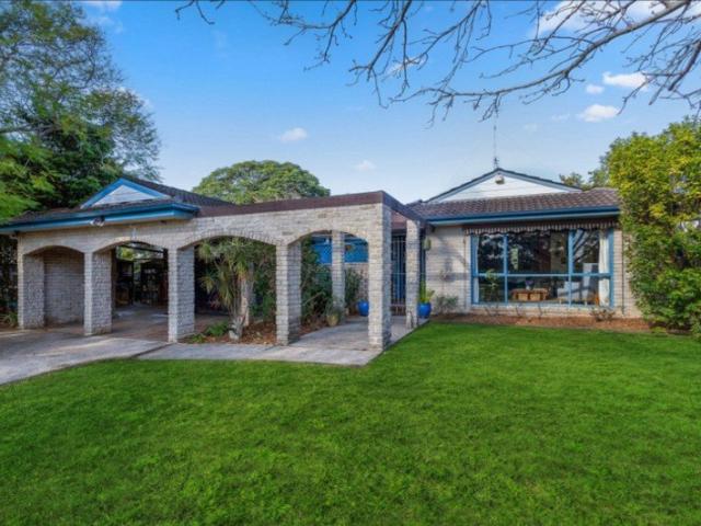 Perfect Family Home Parkfront Living Near Schools & Transport