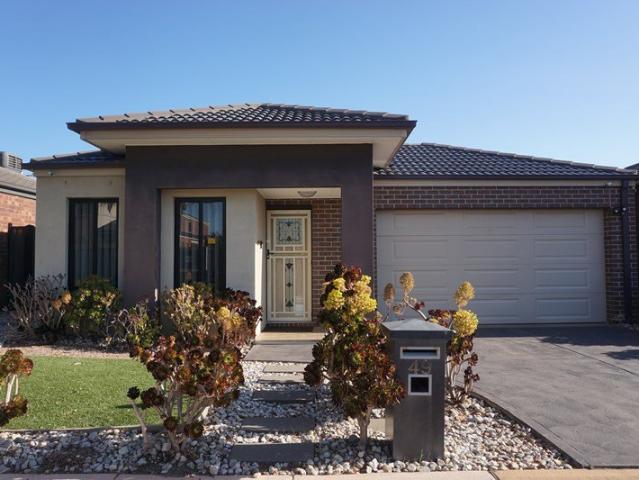Perfect Family Home Walk to P 9 Point Cook College !