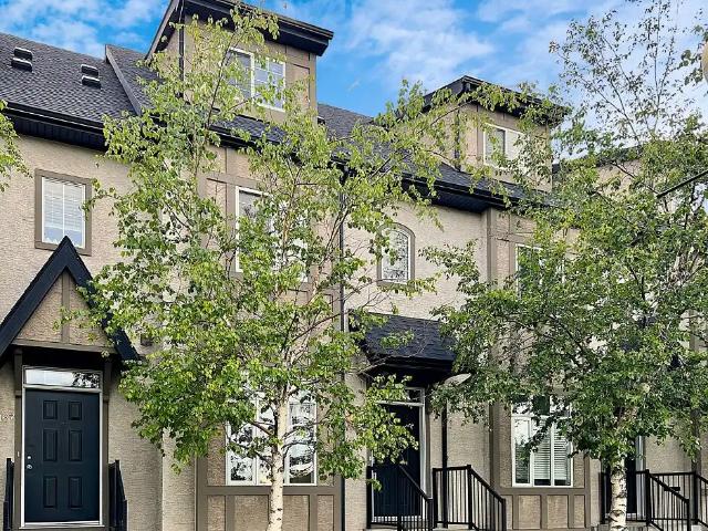 Perfect family home with 3 bed + 3.5 bath across from a park with DOUBLE GARAGE
