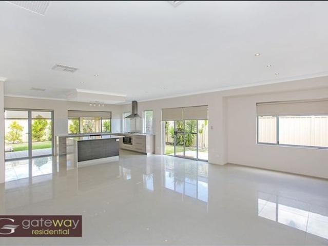 PERFECT FAMILY HOME WITH AN ABUNDANCE OF ROOM!