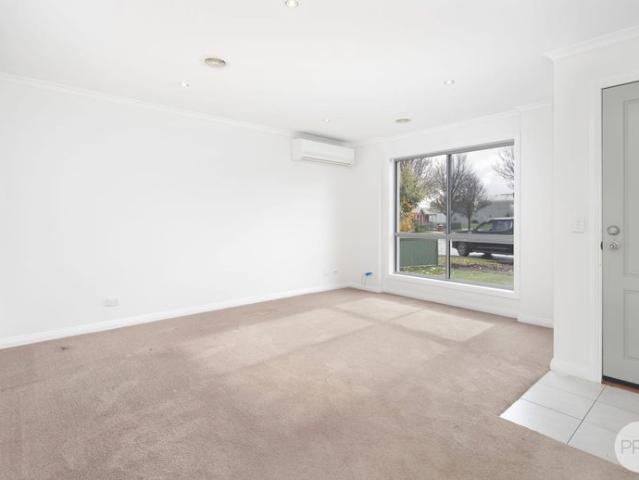 PERFECT FAMILY HOME WITH MAN CAVE SHEDDING!