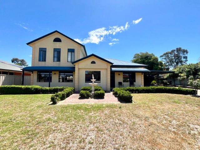 Perfect Family Home with Pool!