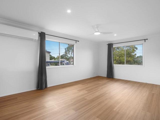 PERFECT FAMILY LIVING FRESH PAINTING / NEW FLOORING / NEW CEILING FAN / MULTIPURPOSE ROOM