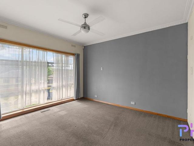 PERFECT FAMILY LIVING IN THE HEART OF KANGAROO FLAT!