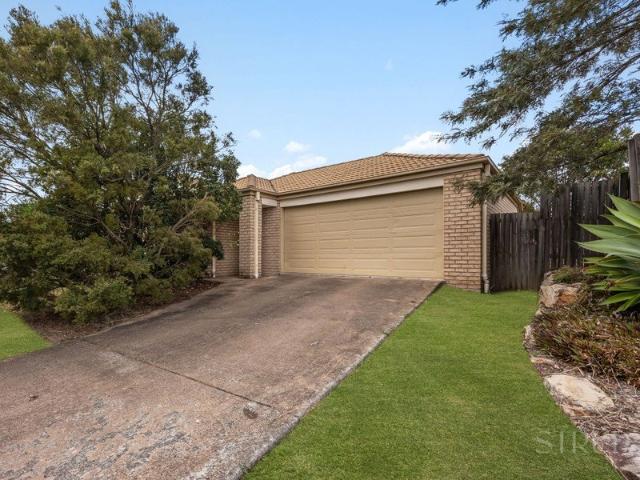 Perfect First Home Backing Onto Parklands! Vacant and Ready To Move In