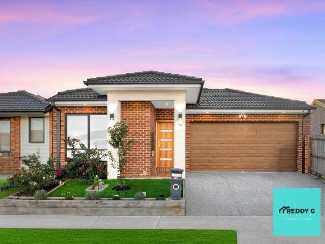 PERFECT FIRST HOME OR INVESTMENT IN A THRIVING LOCATION!