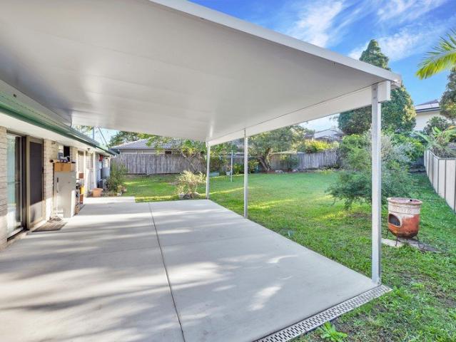 Perfect First Home or Ideal Downsize Walk to Mt Ommaney Shops !