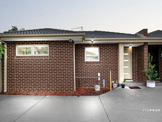 Perfect First Home or Smart Investment in a Prime Reservoir Location