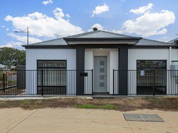Perfect First Home or Smart Investment in a Thriving Area!