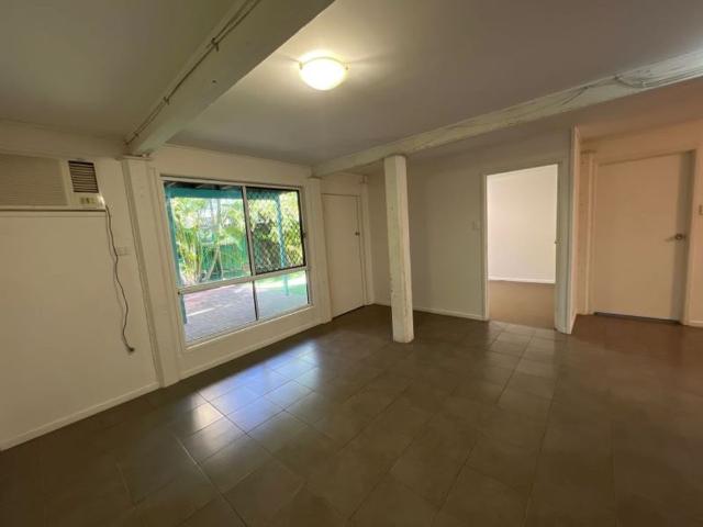 Perfect for the Large Family, Company or Dual Living!
