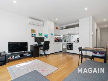 Adelaide, South Australia - Equipped kitchen