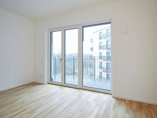 Perfect for Couples Attractive 2 Room Apartment with Fitted Kitchen