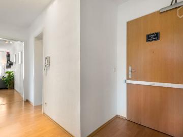 Perfect for expats! Fully accessorized three rooms apartment, Frankfurt city, riverside, Frankfurt Amsterdam Apartments for Rent
