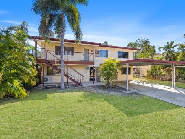 Perfect for Large Families Huge Home, 6 Bedrooms with Dual Living Potential !