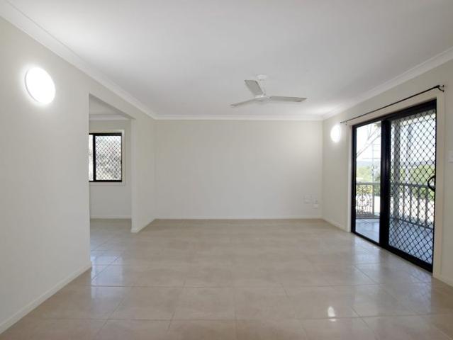 PERFECT FOR LARGE FAMILIES OR DUAL LIVING MASSIVE 5 BEDROOM HOME!