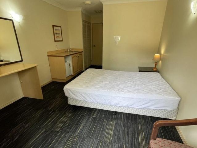 Perfect for students or city workers! Private studios in South Brisbane Available now, short term leases possible