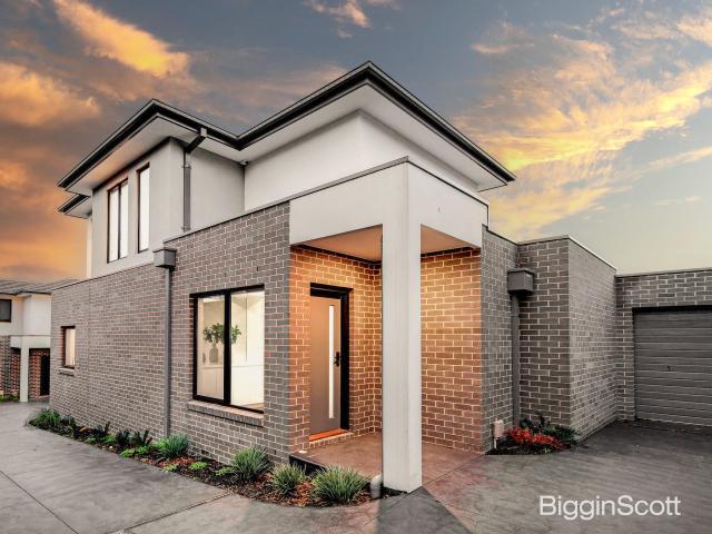 Perfect Harmony: Well Appointed 4 Bedroom Townhouse in Ideal Setting