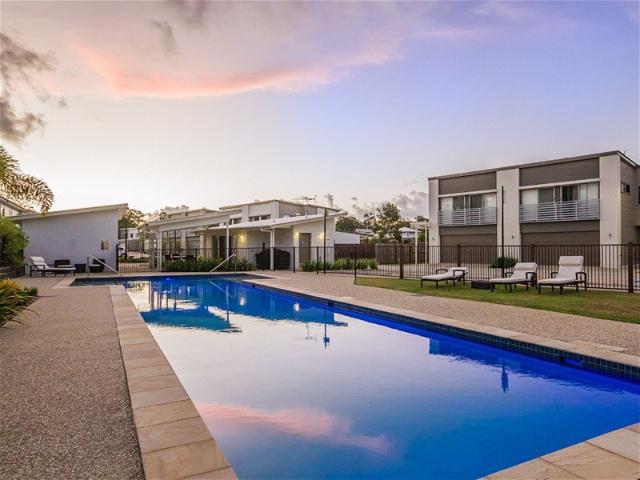 PERFECT HOME! CLOSE TO EVERYTHING! 3 Bedroom Townhouse with a resort style swimming pool in Orana at Park Vista