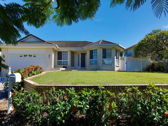 Perfect home for families beautiful views, outdoor escapes and resort style living!