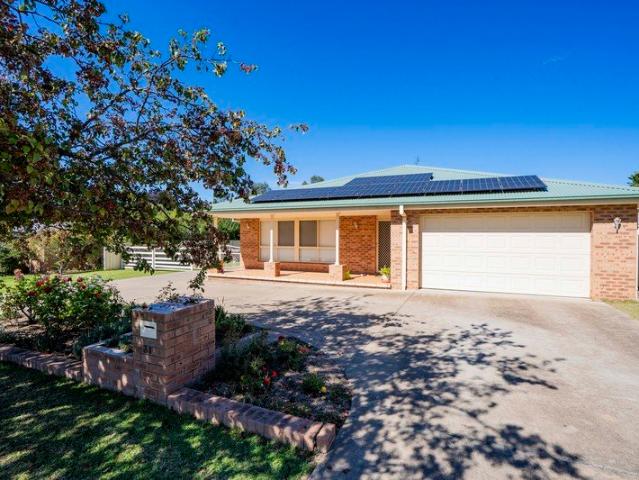 Perfect Home, Fantastic Location!