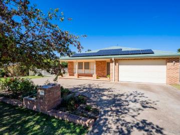 Perfect Home, Fantastic Location!
