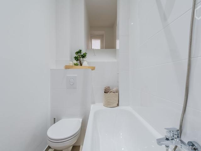 Perfect Home in Neukölln: Modern 2 Bedroom with Balcony, Berlin Amsterdam Apartments for Rent